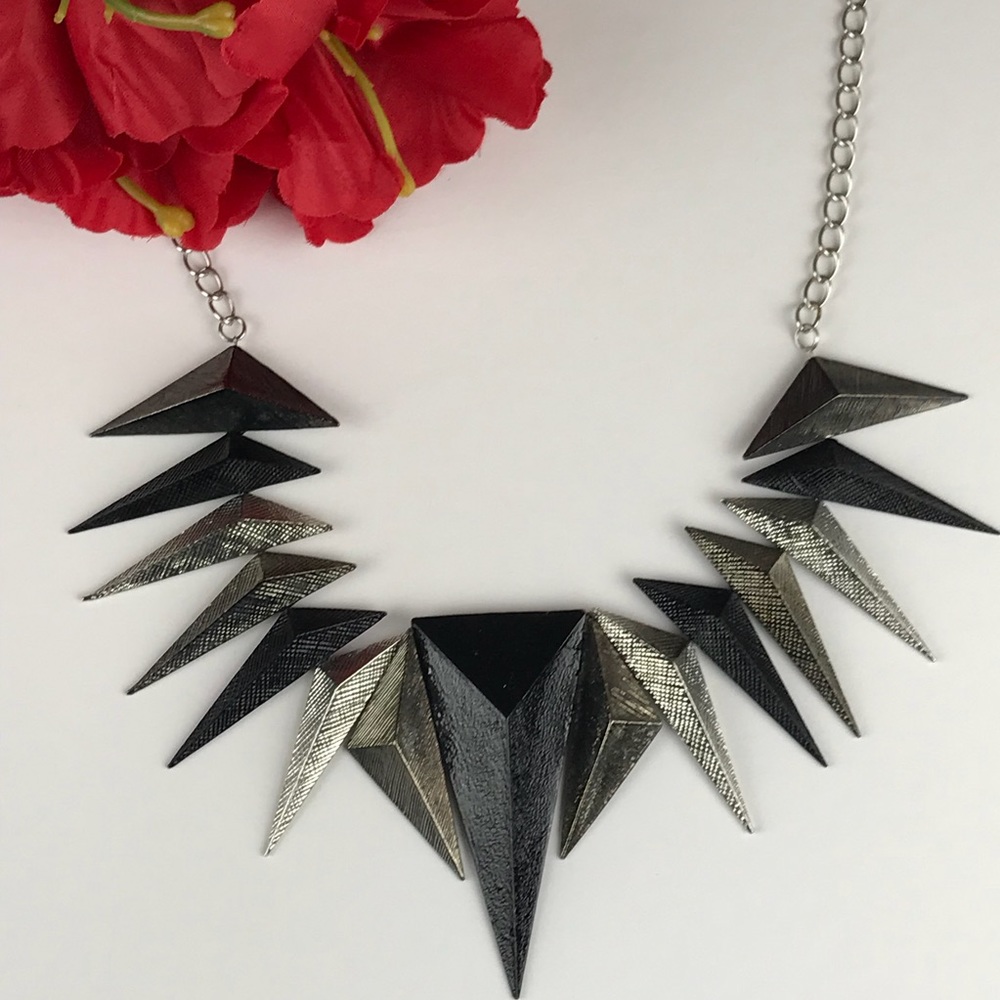 Statement Necklace Gray Black geometrical